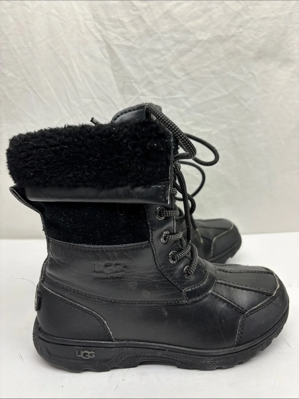 UGG Black Lace-Up Shearling-Trim Winter Boots, SZ 3 little boy, box 47